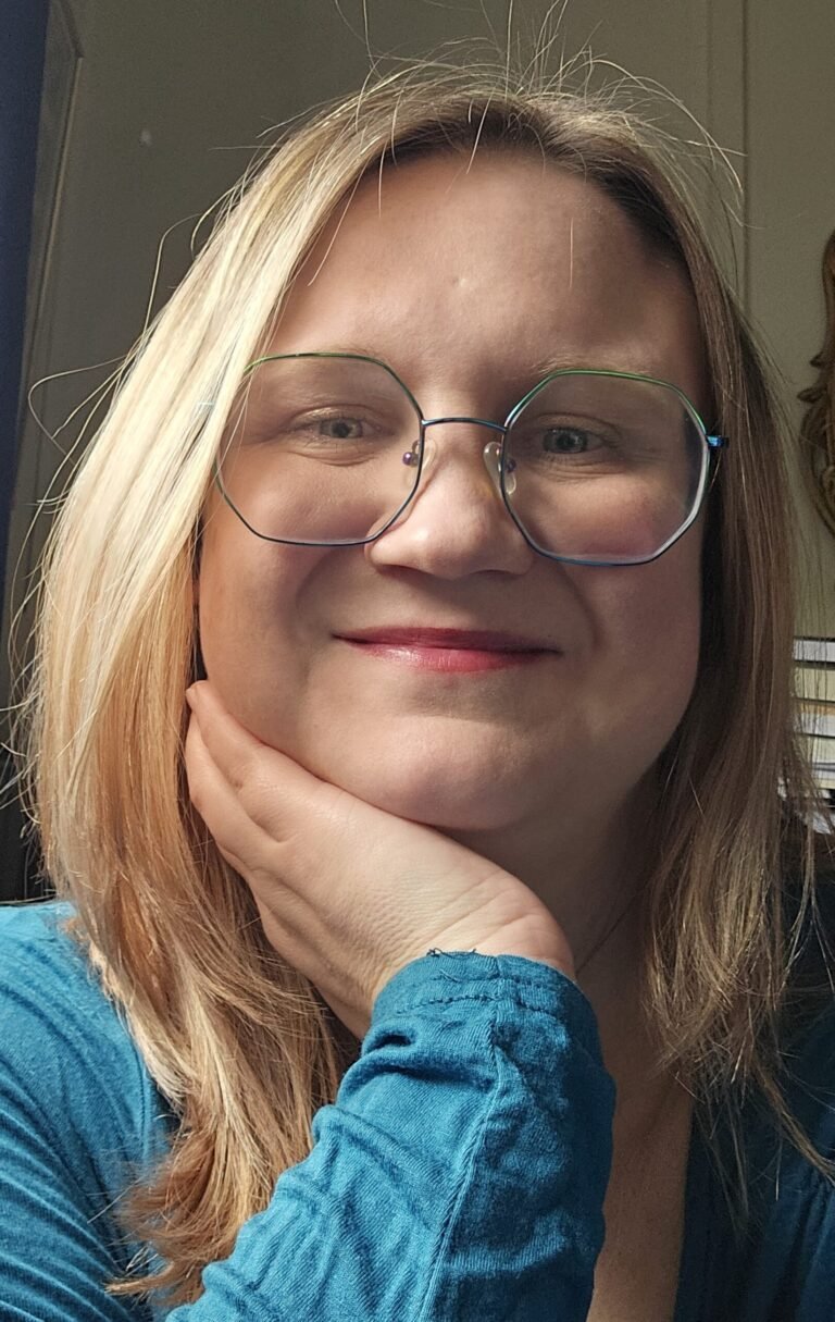 2024 headhsot cropped 768x1215